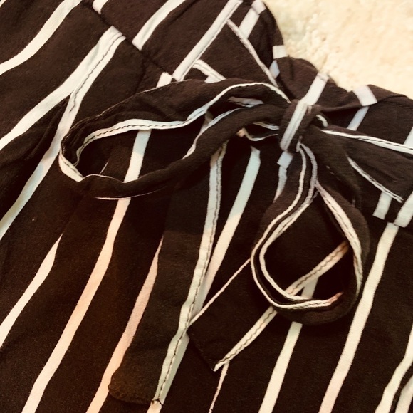 Ambiance Apparel Black White Stripped Stretch Waist Tie Shorts Small Pockets - Picture 4 of 12